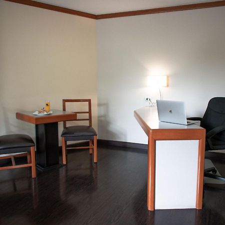 Hotel Abastos Plaza เม็กซิโกซิตี้ ภายนอก รูปภาพ