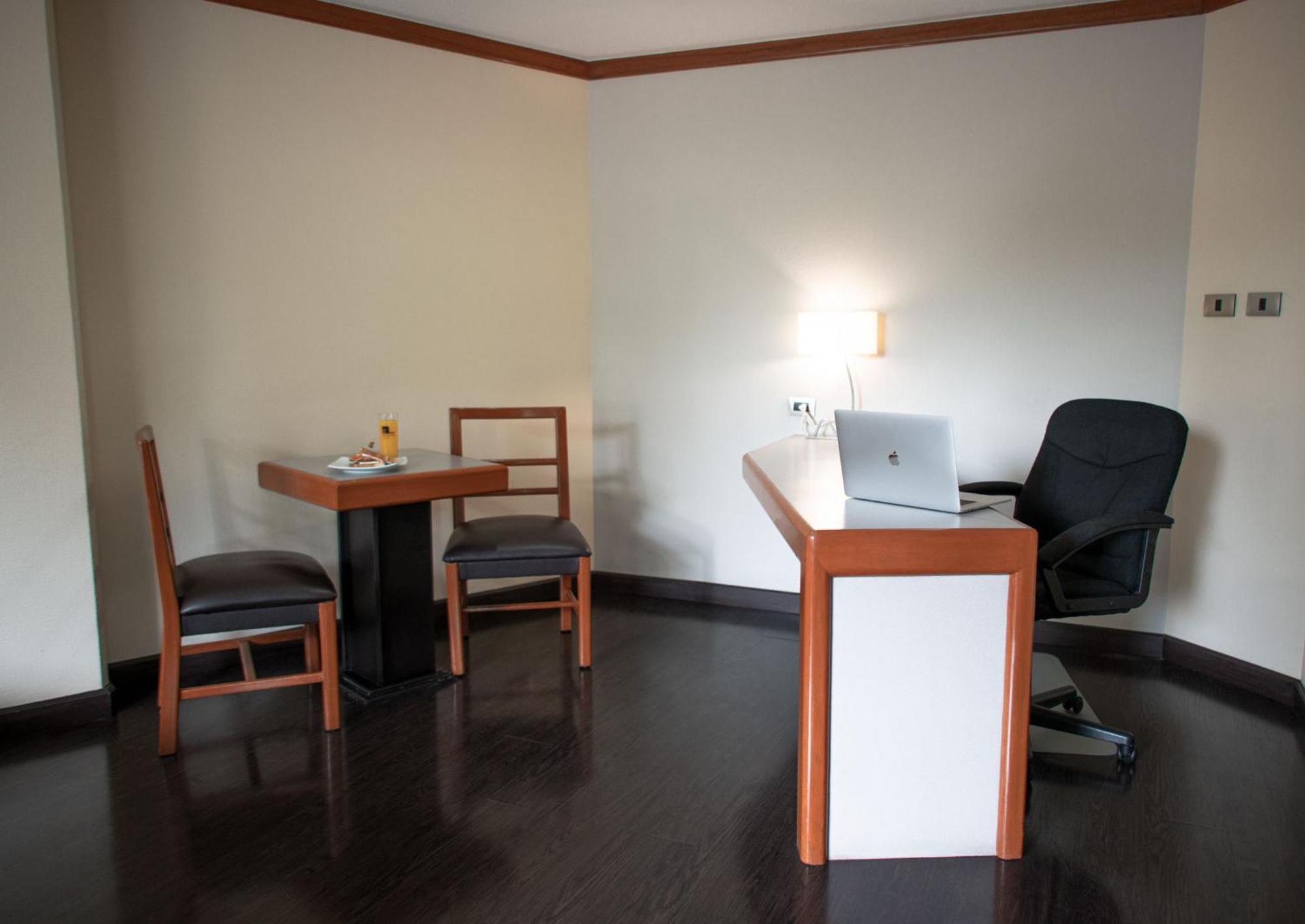 Hotel Abastos Plaza เม็กซิโกซิตี้ ภายนอก รูปภาพ