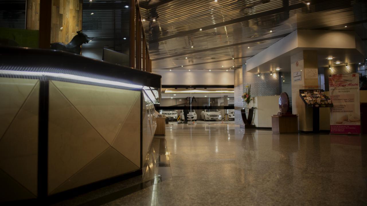 Hotel Abastos Plaza เม็กซิโกซิตี้ ภายนอก รูปภาพ