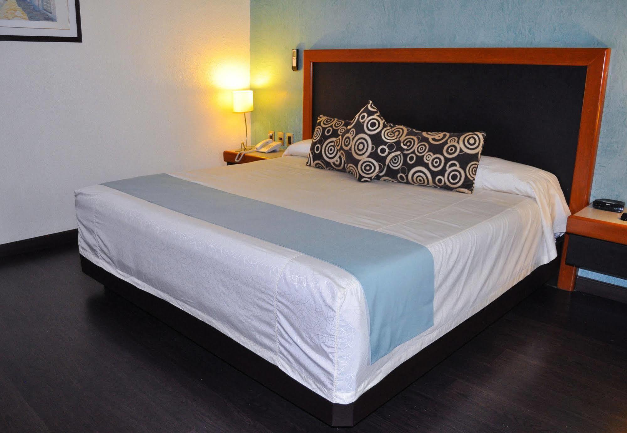 Hotel Abastos Plaza เม็กซิโกซิตี้ ภายนอก รูปภาพ